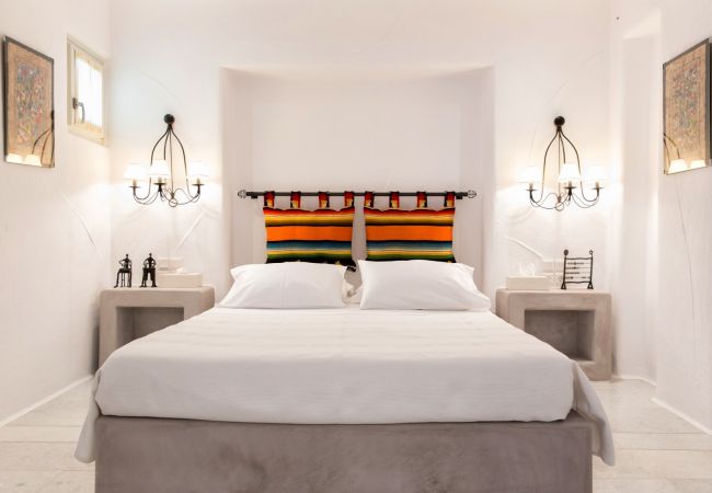 Villa in Paros - Eos - Villa for 10 people near the beach of Golden Beach (Greece) Villa in Paros - Eos - Villa for 10 people near the beach of Golden Beach (Greece)