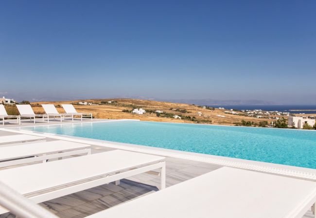 Villa in Paros - Eos - Villa for 10 people near the beach of Golden Beach (Greece) Villa in Paros - Eos - Villa for 10 people near the beach of Golden Beach (Greece)