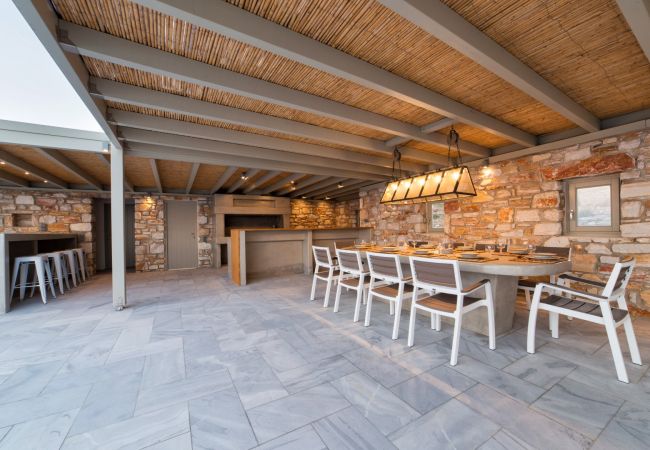 Villa in Paros - Eos - Villa for 10 people near the beach of Golden Beach (Greece) Villa in Paros - Eos - Villa for 10 people near the beach of Golden Beach (Greece)