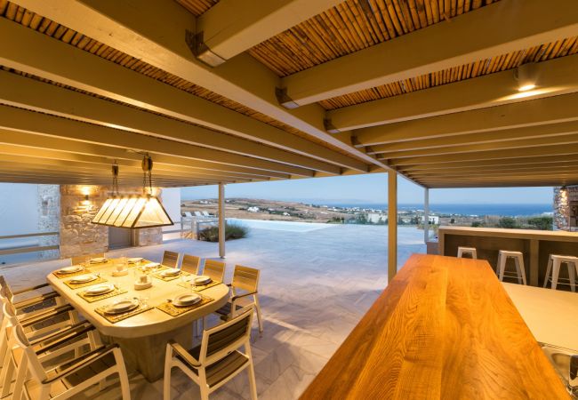 Villa in Paros - Eos - Villa for 10 people near the beach of Golden Beach (Greece) Villa in Paros - Eos - Villa for 10 people near the beach of Golden Beach (Greece)