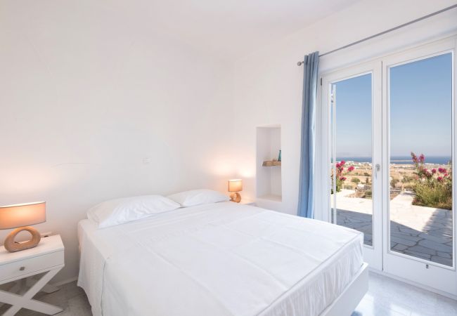 Villa in Paros - Eridan - Spectacular house for 8 with pool and beautiful sea views in Greece Villa in Paros - Eridan - Spectacular house for 8 with pool and beautiful sea views in Greece