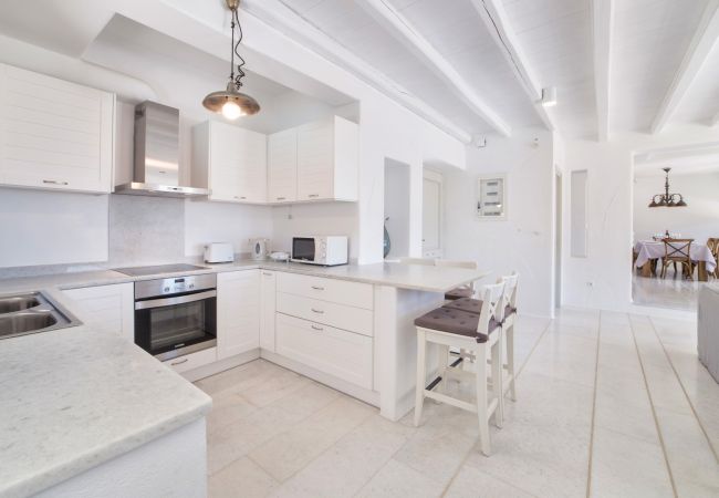 Villa in Paros - Tzane - Villa for 10 people with pool near Paros beach (Greece) Villa in Paros - Tzane - Villa for 10 people with pool near Paros beach (Greece)