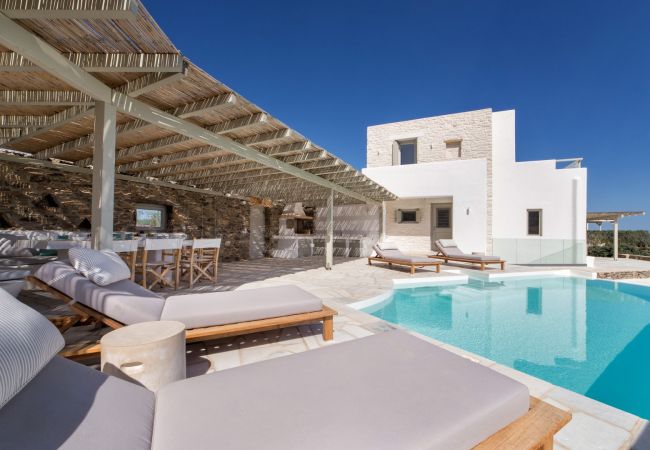 Villa in Paros - Tzane - Villa for 10 people with pool near Paros beach (Greece) Villa in Paros - Tzane - Villa for 10 people with pool near Paros beach (Greece)