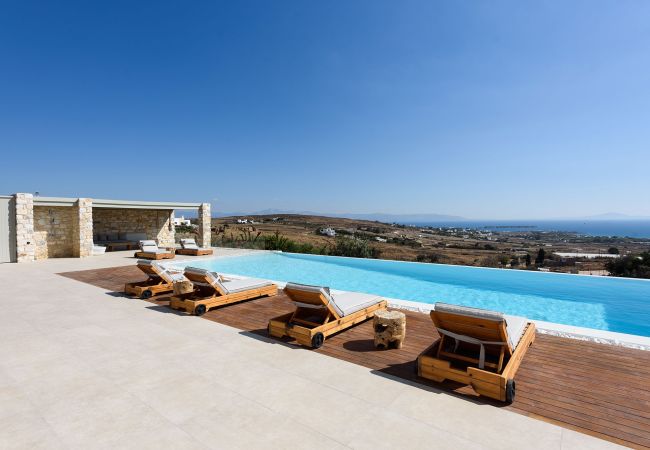 Villa in Paros - Lenora - Spectacular 4 bedroom house with beautiful sea views near Golden Beach (Greece) Villa in Paros - Lenora - Spectacular 4 bedroom house with beautiful sea views near Golden Beach (Greece)