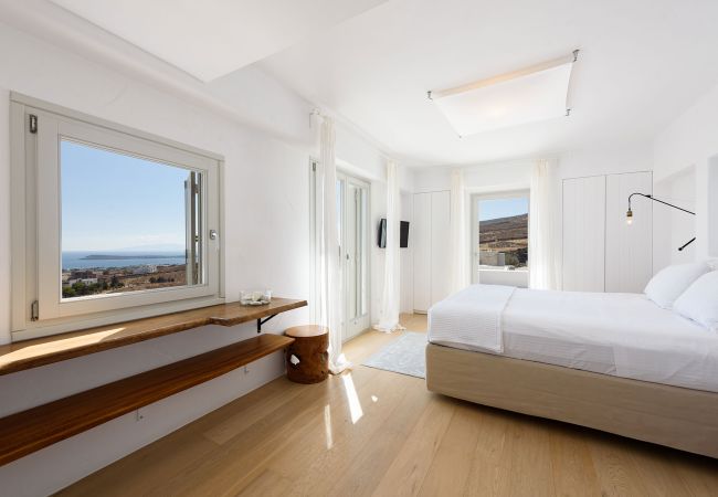 Villa in Paros - Lenora - Spectacular 4 bedroom house with beautiful sea views near Golden Beach (Greece) Villa in Paros - Lenora - Spectacular 4 bedroom house with beautiful sea views near Golden Beach (Greece)