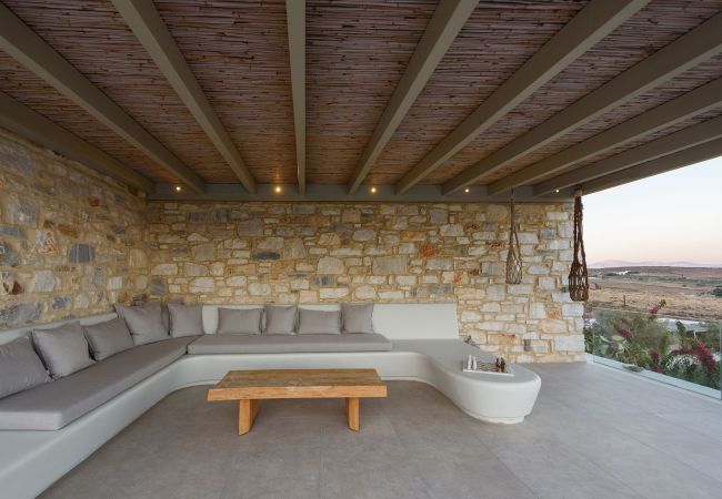 Villa in Paros - Lenora - Spectacular 4 bedroom house with beautiful sea views near Golden Beach (Greece) Villa in Paros - Lenora - Spectacular 4 bedroom house with beautiful sea views near Golden Beach (Greece)