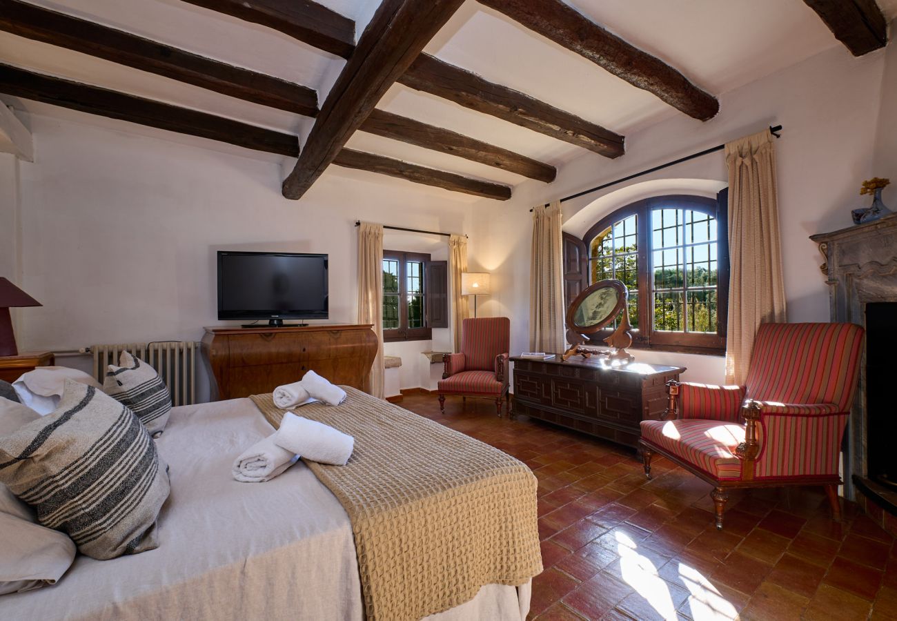 Villa in Mont-ras - 1 Mas Pagès, rural house for 9 people with garden and private pool