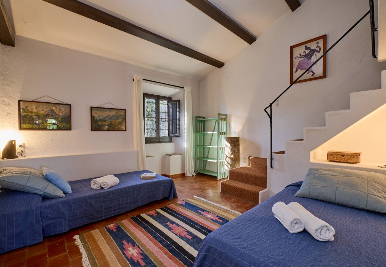 Villa in Mont-ras - 1 Mas Pagès, rural house for 9 people with garden and private pool