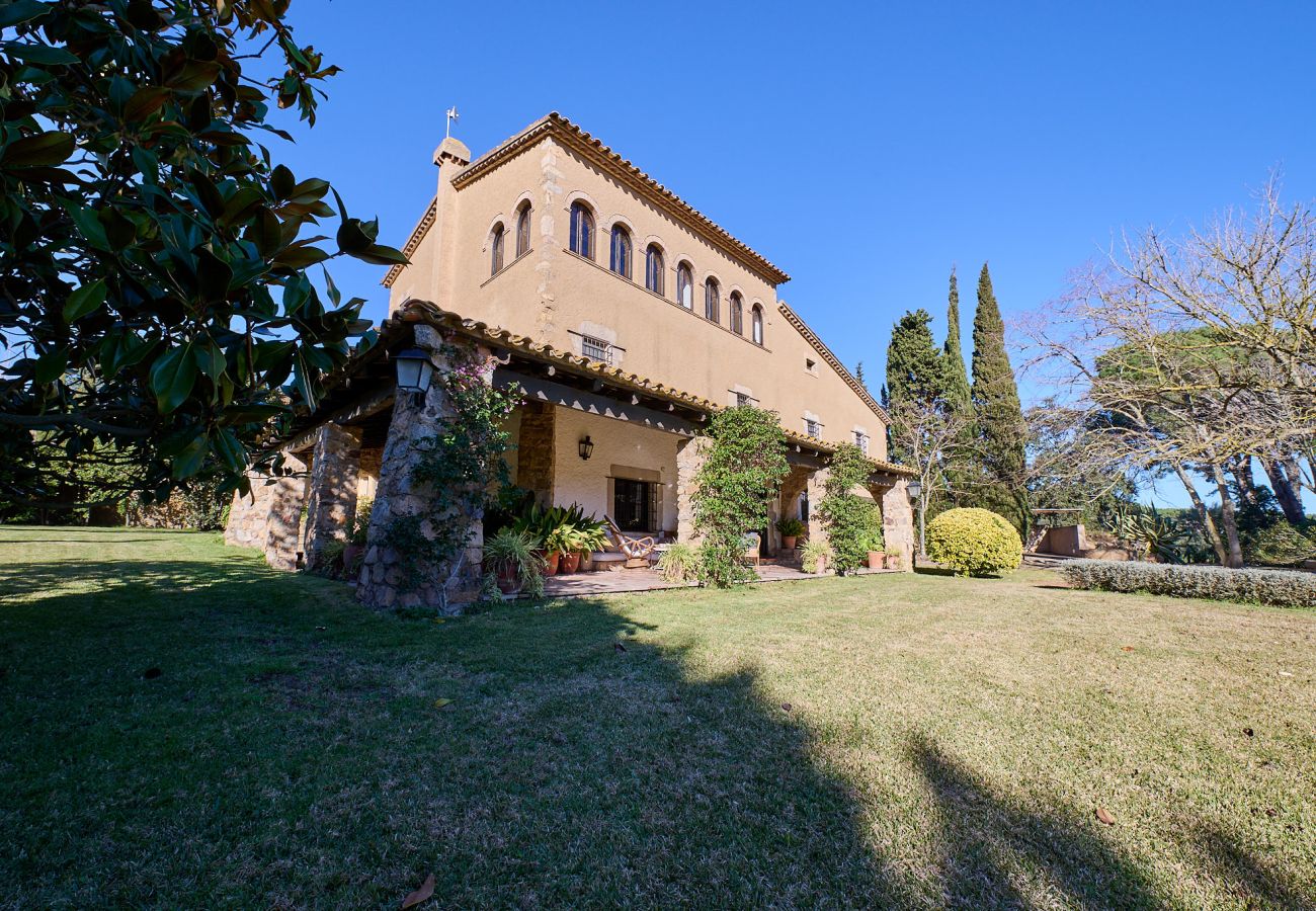 Villa in Mont-ras - 1 Mas Pagès, rural house for 9 people with garden and private pool