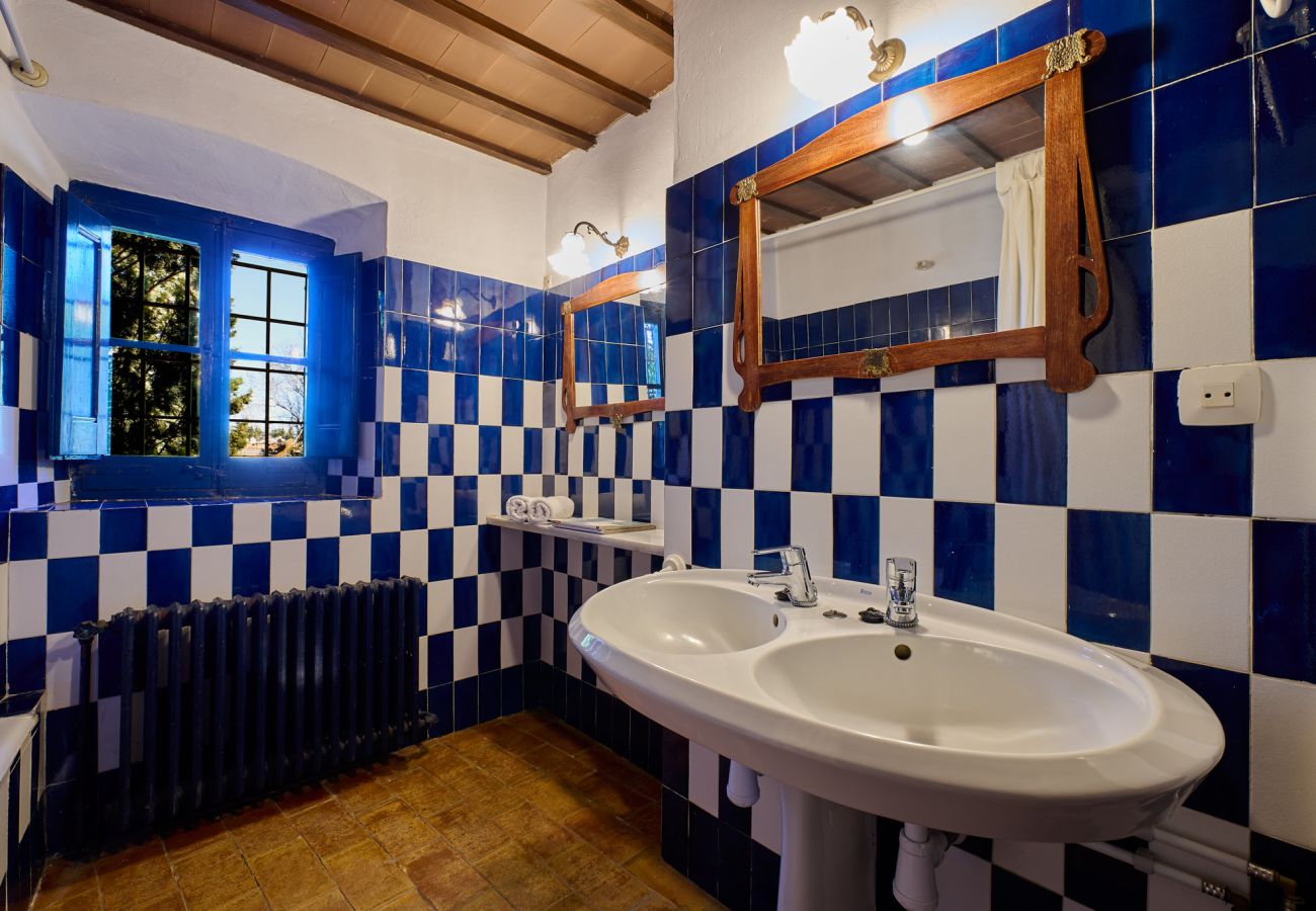 Villa in Mont-ras - 1 Mas Pagès, rural house for 9 people with garden and private pool