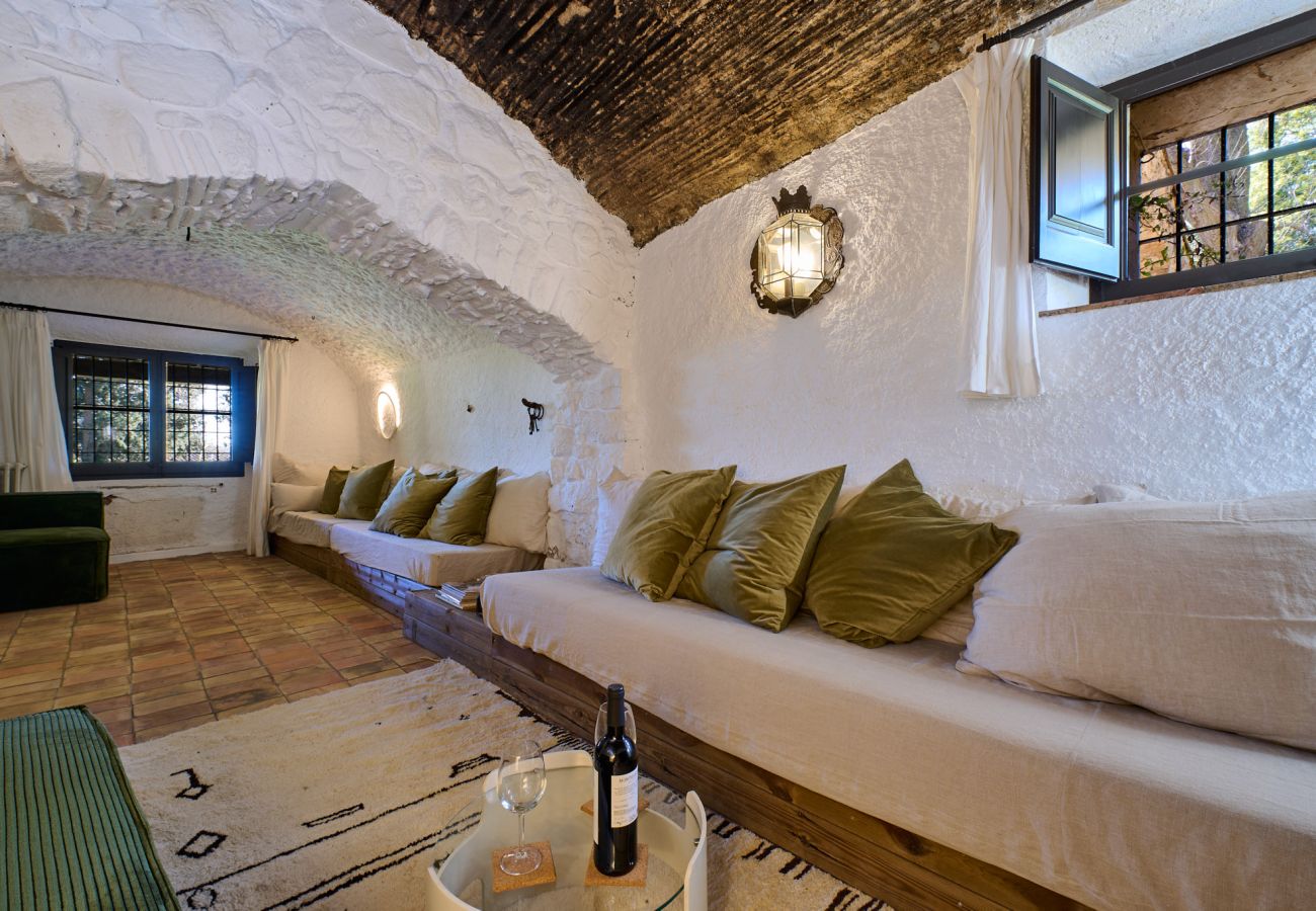 Villa in Mont-ras - 1 Mas Pagès, rural house for 9 people with garden and private pool