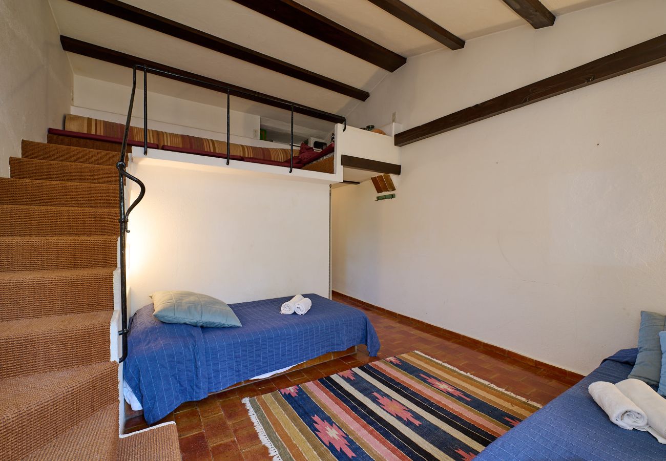 Villa in Mont-ras - 1 Mas Pagès, rural house for 9 people with garden and private pool