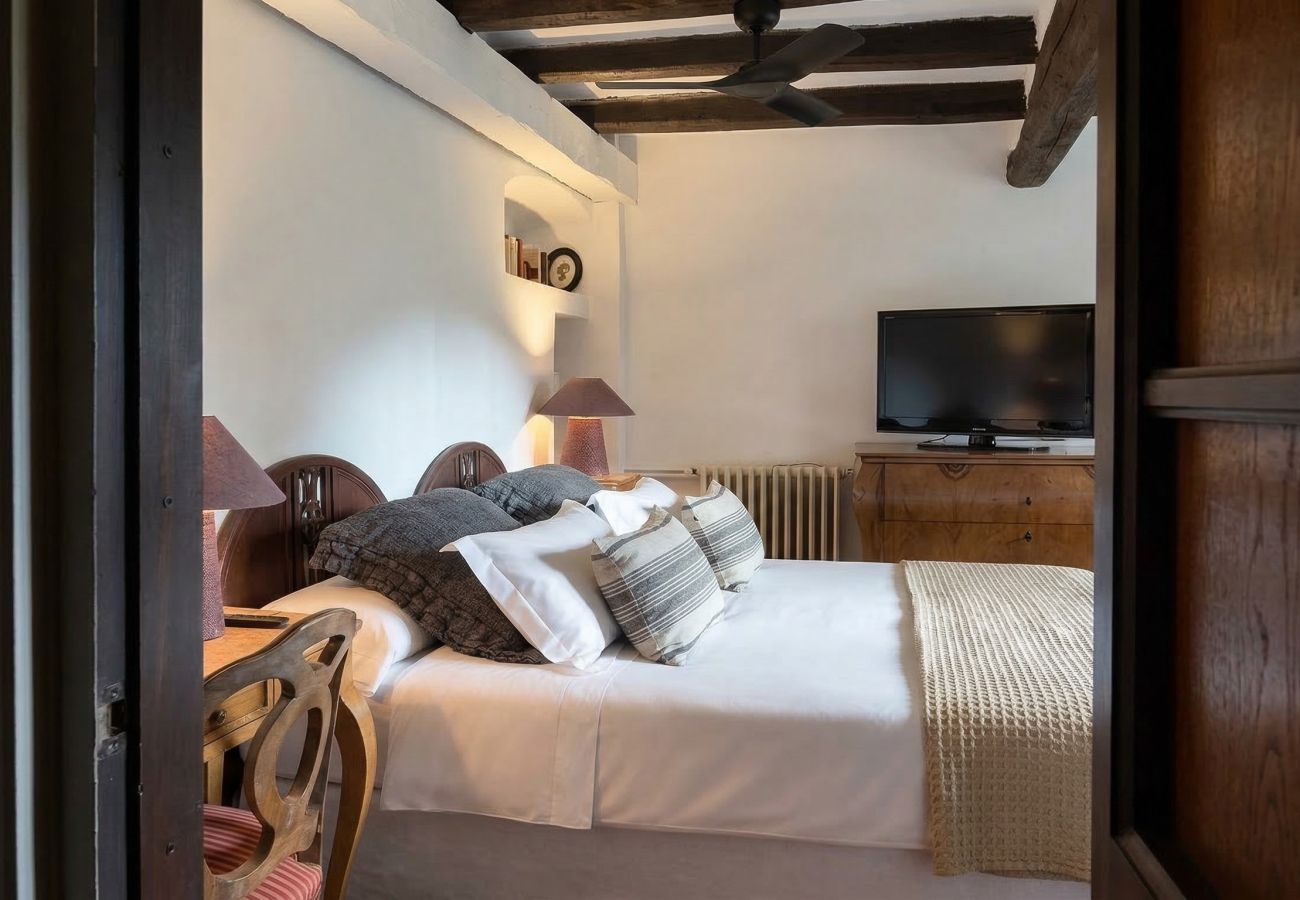 Villa in Mont-ras - 1 Mas Pagès, rural house for 9 people with garden and private pool