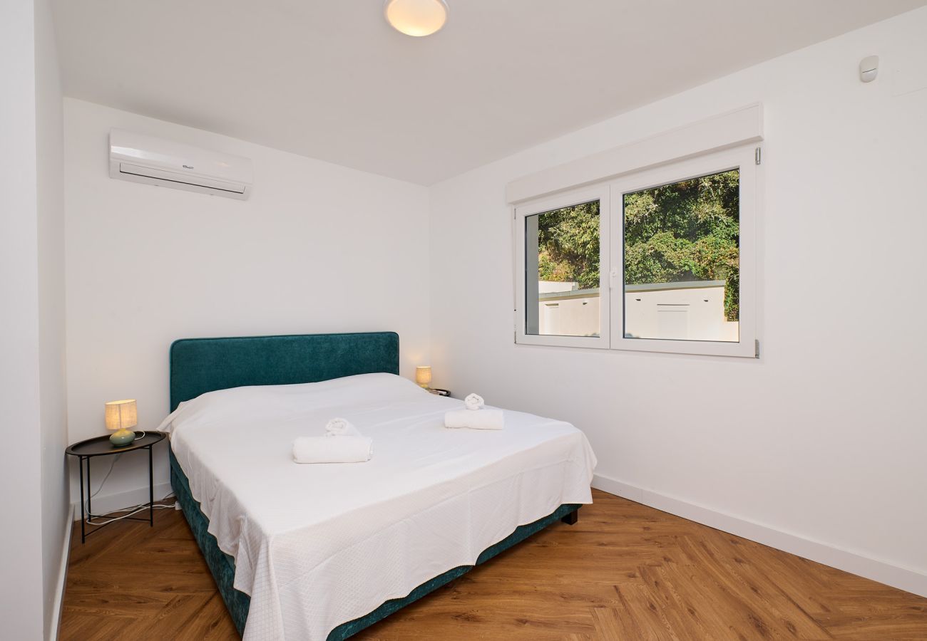 Villa in Vidreres - 2Bels02 - Cosy house with swimming pool for 6 people