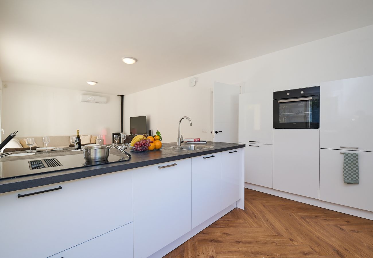 Villa in Vidreres - 2Bels02 - Cosy house with swimming pool for 6 people