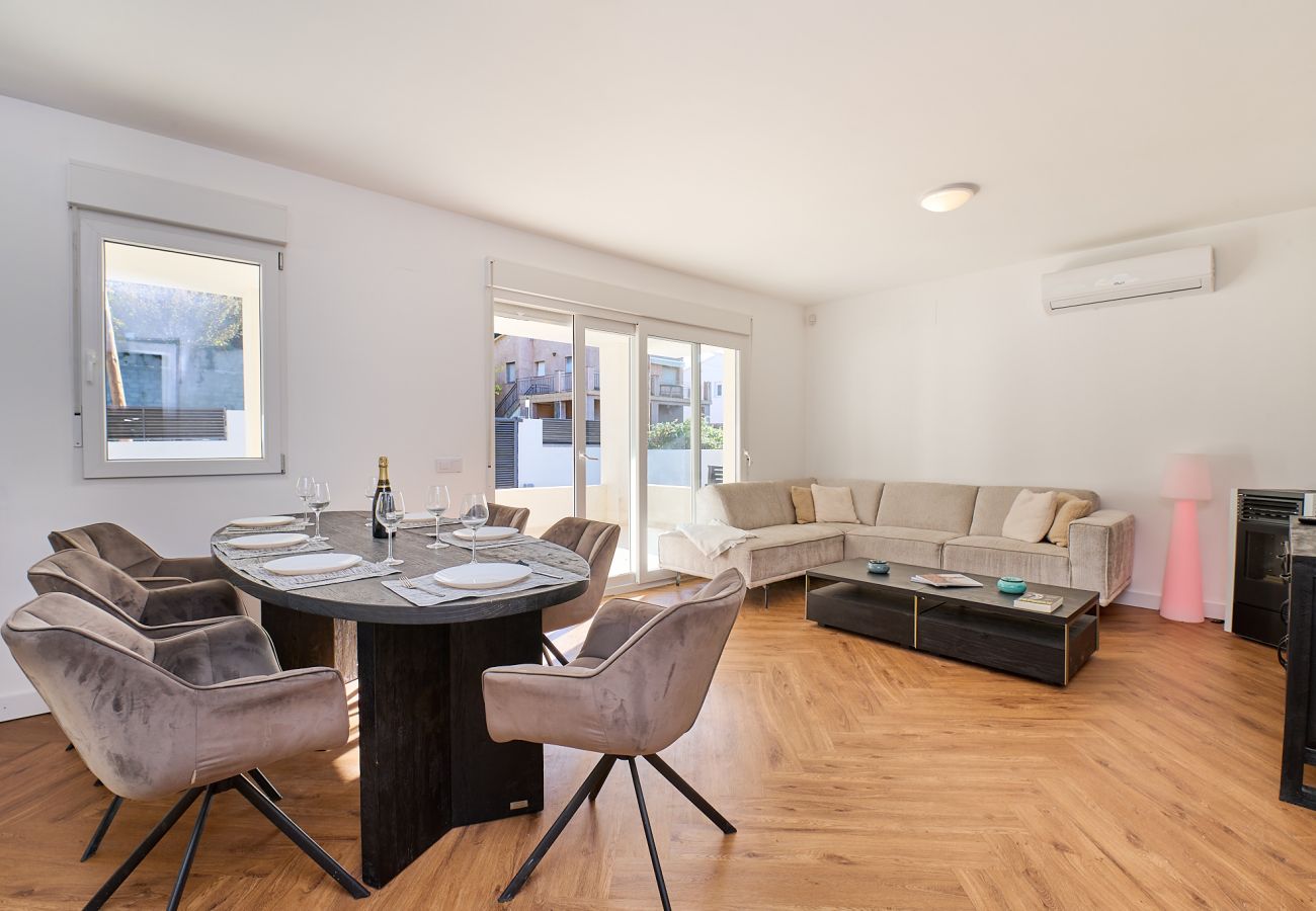 Villa in Vidreres - 2Bels02 - Cosy house with swimming pool for 6 people