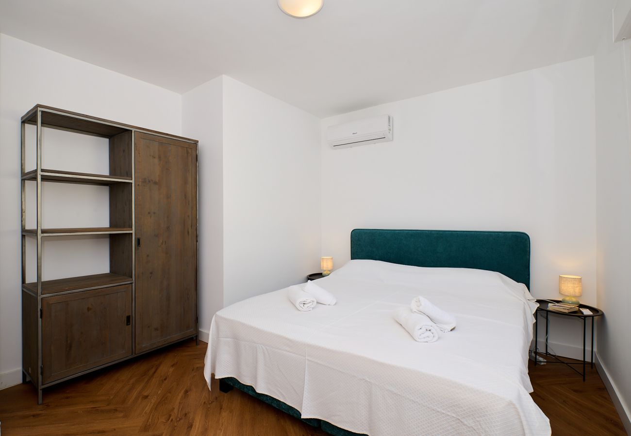 Villa in Vidreres - 2Bels02 - Cosy house with swimming pool for 6 people