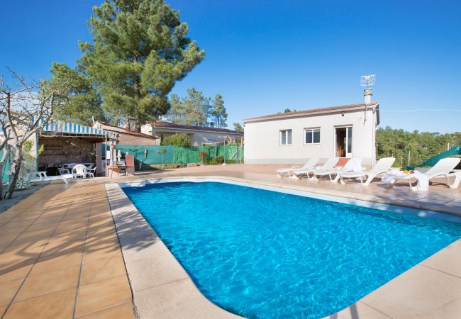 Villa à Vidreres - 2AL01 -Maison simple avec piscine privée située dans un quartier résidentiel très calme Villa à Vidreres - 2AL01 -Maison simple avec piscine privée située dans un quartier résidentiel très calme