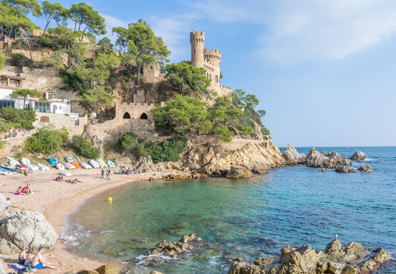 Villa à Lloret de Mar - 2AL01 -Maison simple avec piscine privée située dans un quartier résidentiel très calme