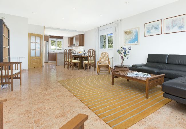 Villa à Lloret de Mar - 2ANG 01 - Grande et confortable maison de 5 chambres avec piscine privée près de la plage de Cala Canyelles