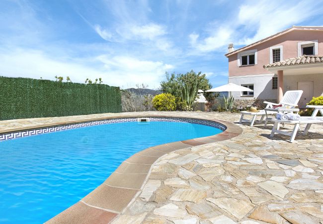 Villa à Lloret de Mar - 2ANG 01 - Grande et confortable maison de 5 chambres avec piscine privée près de la plage de Cala Canyelles