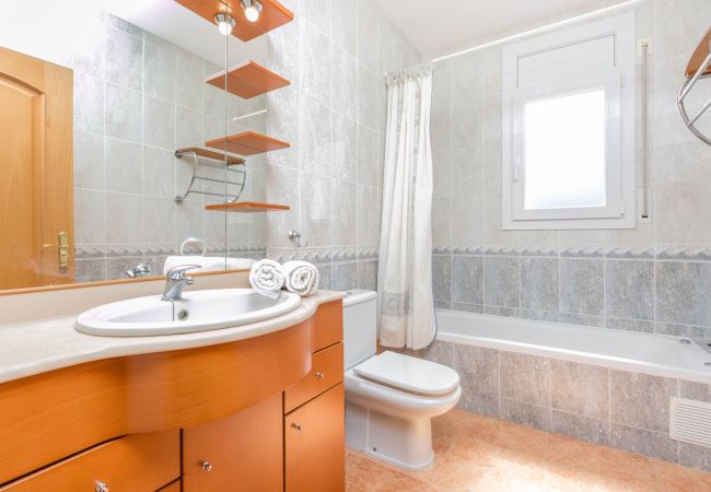 Villa à Lloret de Mar - 2ANG 01 - Grande et confortable maison de 5 chambres avec piscine privée près de la plage de Cala Canyelles Villa à Lloret de Mar - 2ANG 01 - Grande et confortable maison de 5 chambres avec piscine privée près de la plage de Cala Canyelles