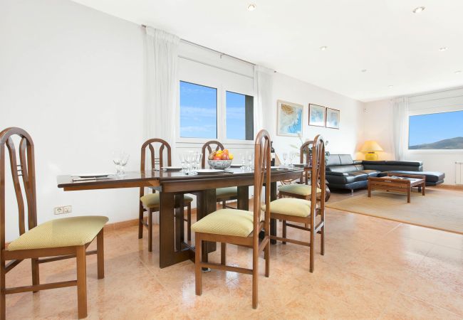 Villa à Lloret de Mar - 2ANG 01 - Grande et confortable maison de 5 chambres avec piscine privée près de la plage de Cala Canyelles Villa à Lloret de Mar - 2ANG 01 - Grande et confortable maison de 5 chambres avec piscine privée près de la plage de Cala Canyelles