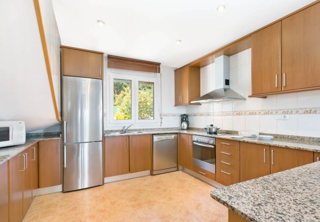 Villa à Lloret de Mar - 2ANG 01 - Grande et confortable maison de 5 chambres avec piscine privée près de la plage de Cala Canyelles Villa à Lloret de Mar - 2ANG 01 - Grande et confortable maison de 5 chambres avec piscine privée près de la plage de Cala Canyelles