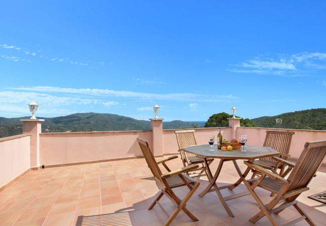 Villa à Lloret de Mar - 2ANG 01 - Grande et confortable maison de 5 chambres avec piscine privée près de la plage de Cala Canyelles Villa à Lloret de Mar - 2ANG 01 - Grande et confortable maison de 5 chambres avec piscine privée près de la plage de Cala Canyelles