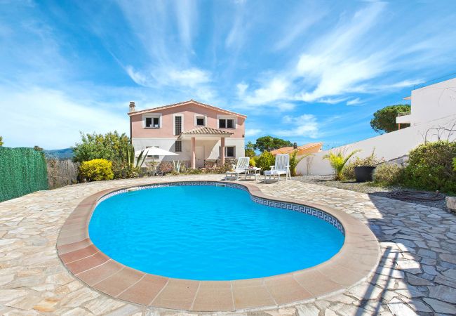 Villa à Lloret de Mar - 2ANG 01 - Grande et confortable maison de 5 chambres avec piscine privée près de la plage de Cala Canyelles Villa à Lloret de Mar - 2ANG 01 - Grande et confortable maison de 5 chambres avec piscine privée près de la plage de Cala Canyelles