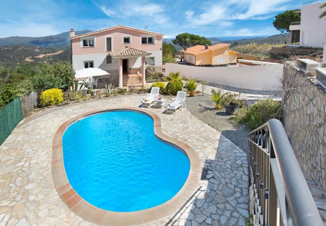 Villa à Lloret de Mar - 2ANG 01 - Grande et confortable maison de 5 chambres avec piscine privée près de la plage de Cala Canyelles Villa à Lloret de Mar - 2ANG 01 - Grande et confortable maison de 5 chambres avec piscine privée près de la plage de Cala Canyelles