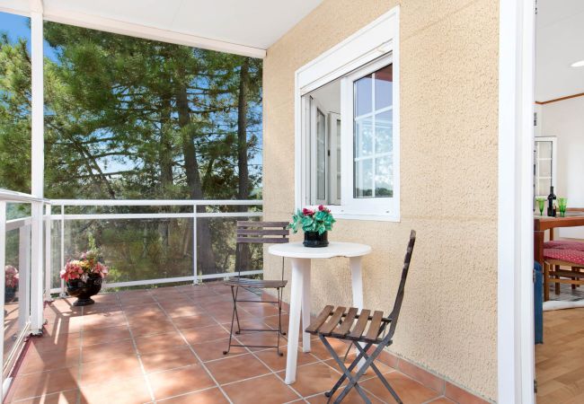 Villa à Vidreres - 2 ARA01 - Maison simple avec piscine privée située dans un quartier résidentiel très calme à seulement 9 km de la plage et du centre de Lloret de Mar. Villa à Vidreres - 2 ARA01 - Maison simple avec piscine privée située dans un quartier résidentiel très calme à seulement 9 km de la plage et du centre de Lloret de Mar.