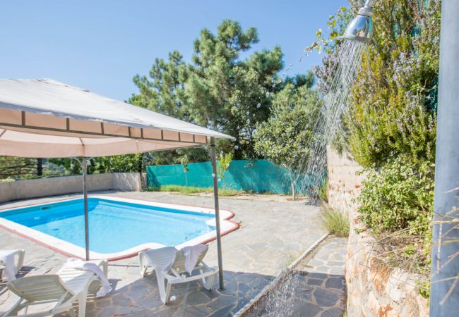 Villa à Vidreres - 2 ARA01 - Maison simple avec piscine privée située dans un quartier résidentiel très calme à seulement 9 km de la plage et du centre de Lloret de Mar. Villa à Vidreres - 2 ARA01 - Maison simple avec piscine privée située dans un quartier résidentiel très calme à seulement 9 km de la plage et du centre de Lloret de Mar.