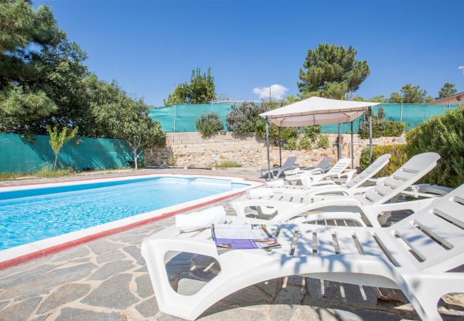 Villa à Vidreres - 2 ARA01 - Maison simple avec piscine privée située dans un quartier résidentiel très calme à seulement 9 km de la plage et du centre de Lloret de Mar. Villa à Vidreres - 2 ARA01 - Maison simple avec piscine privée située dans un quartier résidentiel très calme à seulement 9 km de la plage et du centre de Lloret de Mar.