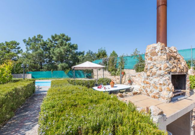 Villa à Vidreres - 2 ARA01 - Maison simple avec piscine privée située dans un quartier résidentiel très calme à seulement 9 km de la plage et du centre de Lloret de Mar. Villa à Vidreres - 2 ARA01 - Maison simple avec piscine privée située dans un quartier résidentiel très calme à seulement 9 km de la plage et du centre de Lloret de Mar.