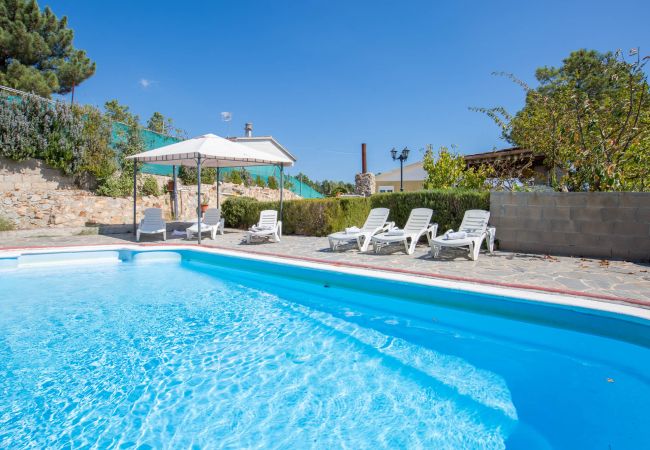 Villa à Vidreres - 2 ARA01 - Maison simple avec piscine privée située dans un quartier résidentiel très calme à seulement 9 km de la plage et du centre de Lloret de Mar. Villa à Vidreres - 2 ARA01 - Maison simple avec piscine privée située dans un quartier résidentiel très calme à seulement 9 km de la plage et du centre de Lloret de Mar.