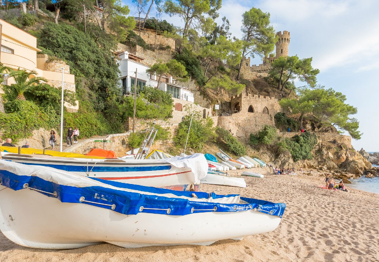 Villa à Lloret de Mar - 2BELL01 - Maison de 4 chambres avec piscine située dans un quartier très calme