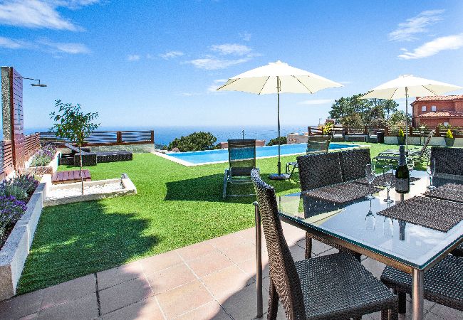Villa à Lloret de Mar - 2BRA01 - Maison avec piscine privée et vue imprenable sur la mer située près de la plage