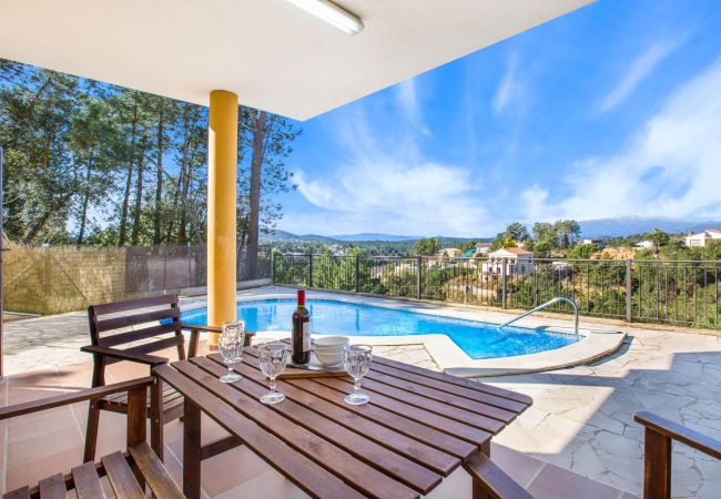 Villa à Vidreres - 2CAM01 - Accueillante maison avec piscine privée située dans un quartier résidentiel très calme  Villa à Vidreres - 2CAM01 - Accueillante maison avec piscine privée située dans un quartier résidentiel très calme