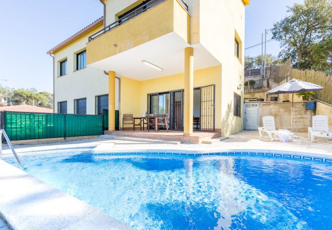 Villa à Vidreres - 2CAM01 - Accueillante maison avec piscine privée située dans un quartier résidentiel très calme  Villa à Vidreres - 2CAM01 - Accueillante maison avec piscine privée située dans un quartier résidentiel très calme