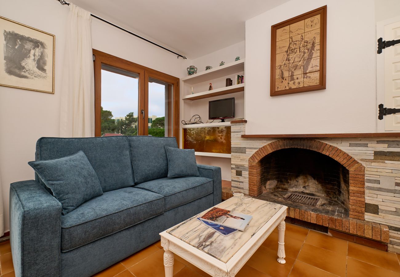 Villa à Calella de Palafrugell - 1BENETPL - Maison divisée en 3 appartements totalement indépendants, qui disposent d'une piscine commune à seulement 1 km de la plage de Calella de Palafrugell