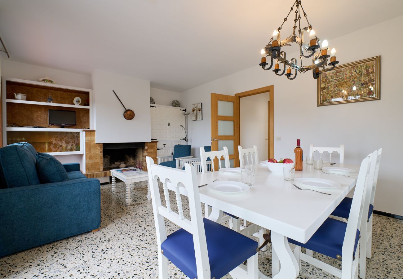 Villa à Calella de Palafrugell - 1BENET 1 -Maison divisée en 3 appartements totalement indépendants, qui disposent d'une piscine commune. à seulement 1 km de la plage de Calella de Palafrugell