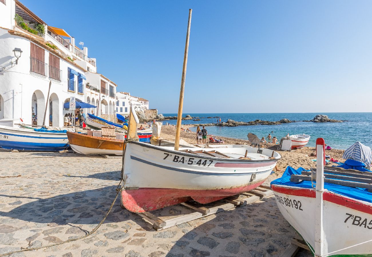 Studio à Calella de Palafrugell - 1BENET EST - Maison divisée en 3 appartements entièrement indépendants avec piscine partagée, à seulement 1 km de la plage de Calella de Palafrugell