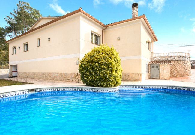 Villa à Vidreres - 2CAROL01 - Jolie maison de 4 chambres avec piscine privée située dans un quartier résidentiel calme Villa à Vidreres - 2CAROL01 - Jolie maison de 4 chambres avec piscine privée située dans un quartier résidentiel calme