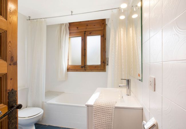 Appartement à Llafranc - 1CEN B10 -Appartement avec jardin et piscine communautaires à 800m de la plage de Llafranc Appartement à Llafranc - 1CEN B10 -Appartement avec jardin et piscine communautaires à 800m de la plage de Llafranc