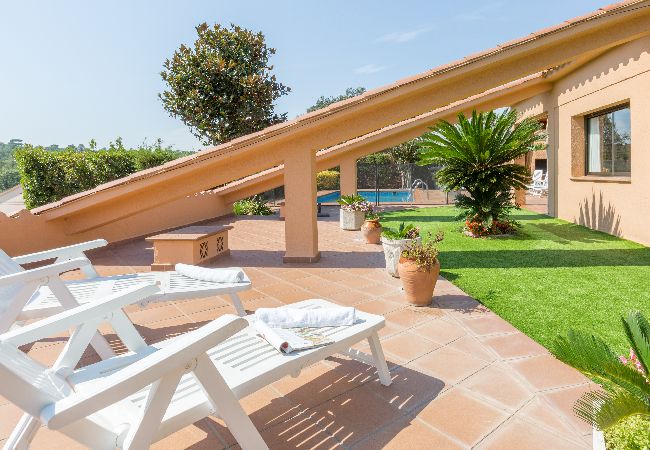 Villa à Vidreres - 2CIP01-6pax - Maison d'une capacité de 06 personnes et piscine privée située dans un quartier calme Villa à Vidreres - 2CIP01-6pax - Maison d'une capacité de 06 personnes et piscine privée située dans un quartier calme