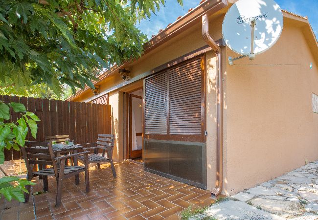 Villa à Vidreres - 2CIP01-6pax - Maison d'une capacité de 06 personnes et piscine privée située dans un quartier calme Villa à Vidreres - 2CIP01-6pax - Maison d'une capacité de 06 personnes et piscine privée située dans un quartier calme