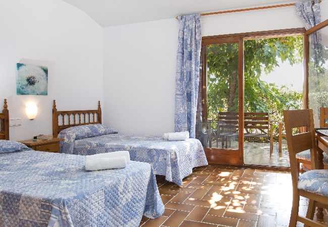 Villa à Vidreres - 2CIP01-6pax - Maison d'une capacité de 06 personnes et piscine privée située dans un quartier calme Villa à Vidreres - 2CIP01-6pax - Maison d'une capacité de 06 personnes et piscine privée située dans un quartier calme