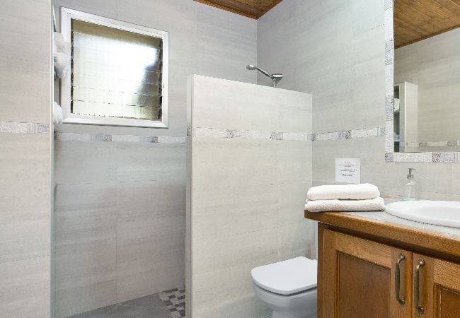 Villa à Vidreres - 2CIP01-6pax - Maison d'une capacité de 06 personnes et piscine privée située dans un quartier calme Villa à Vidreres - 2CIP01-6pax - Maison d'une capacité de 06 personnes et piscine privée située dans un quartier calme