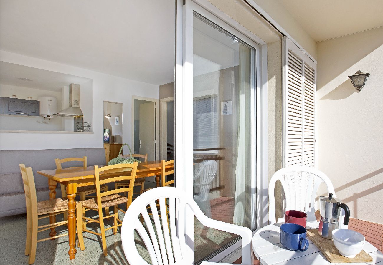 Appartement à Calella de Palafrugell - 1CB N2 -Appartement avec 2 chambres dans un quartier très calme avec jardin et piscine communautaires près de la plage de Calella de Palafrugell